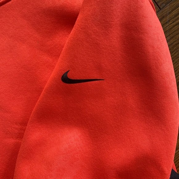 Nike Therma Fit Hooded Shirt -Women’s M - Picture 5 of 16